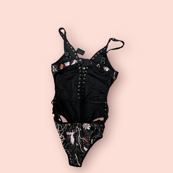 🥂Fashion Nova, flirty, floral teddy🥂 - Picture 5 of 5